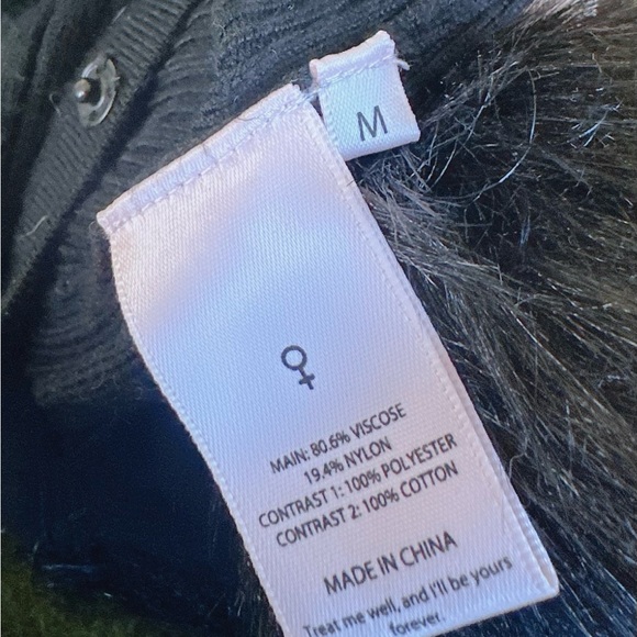 Selkie The Caviar Ice Skate Home Cardi Size Medium - Picture 7 of 7